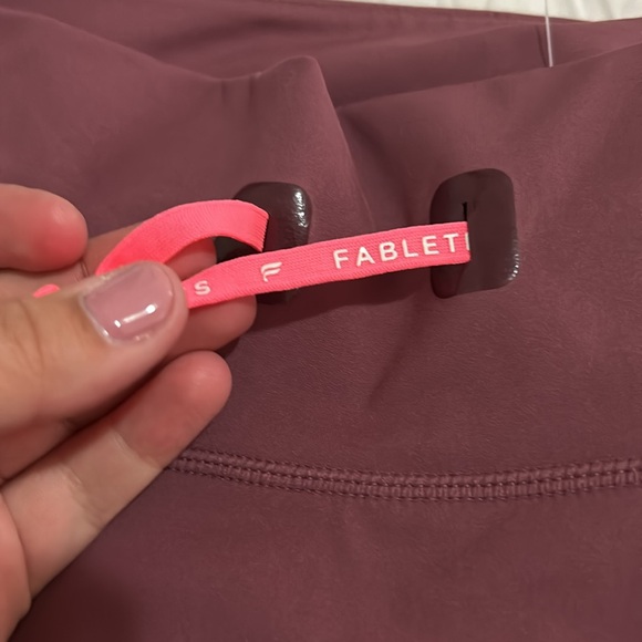 Dark pink and neon Fabletics leggings - Picture 13 of 13